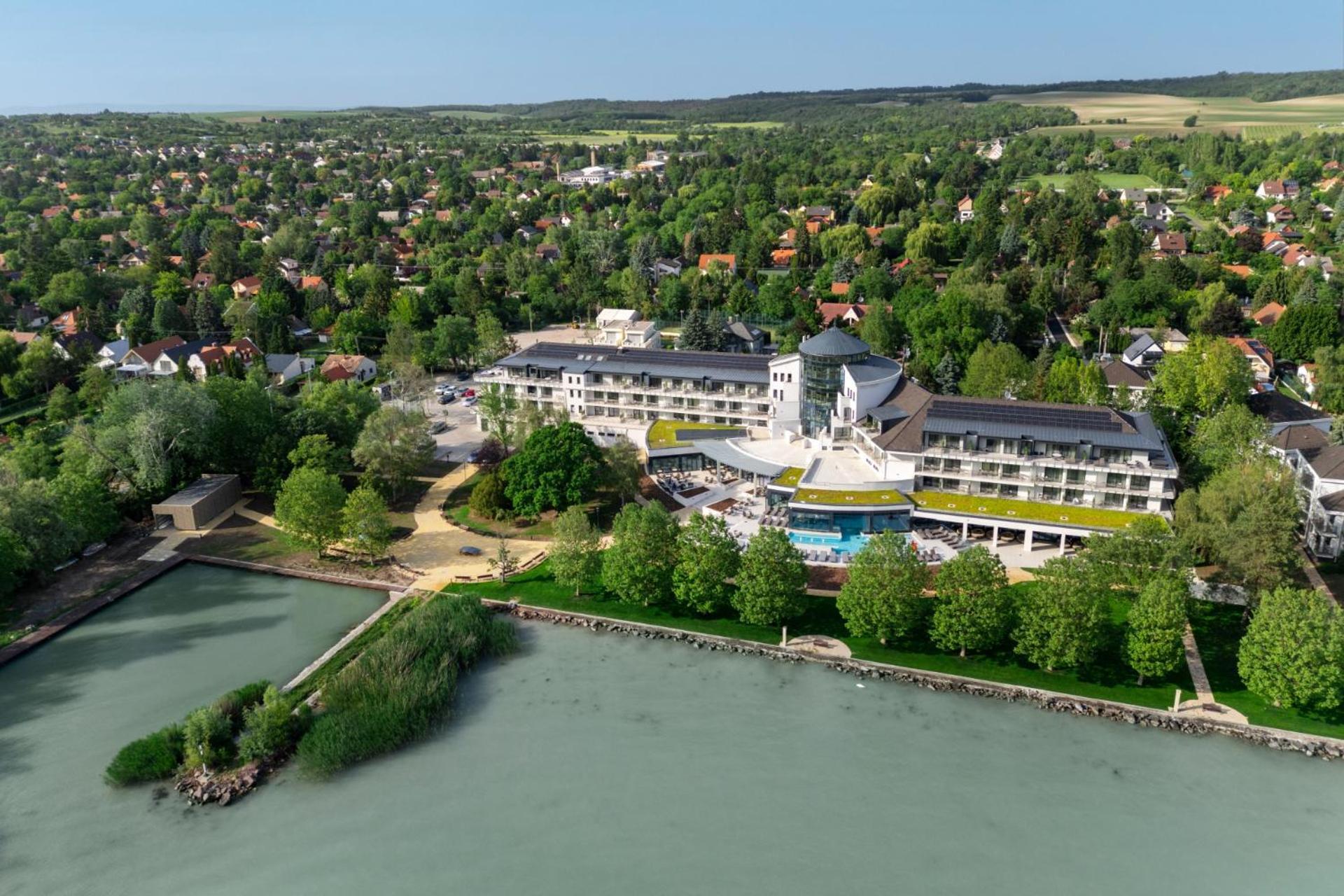 Kenese Bay Garden Resort & Conference Balatonkenese Exterior foto