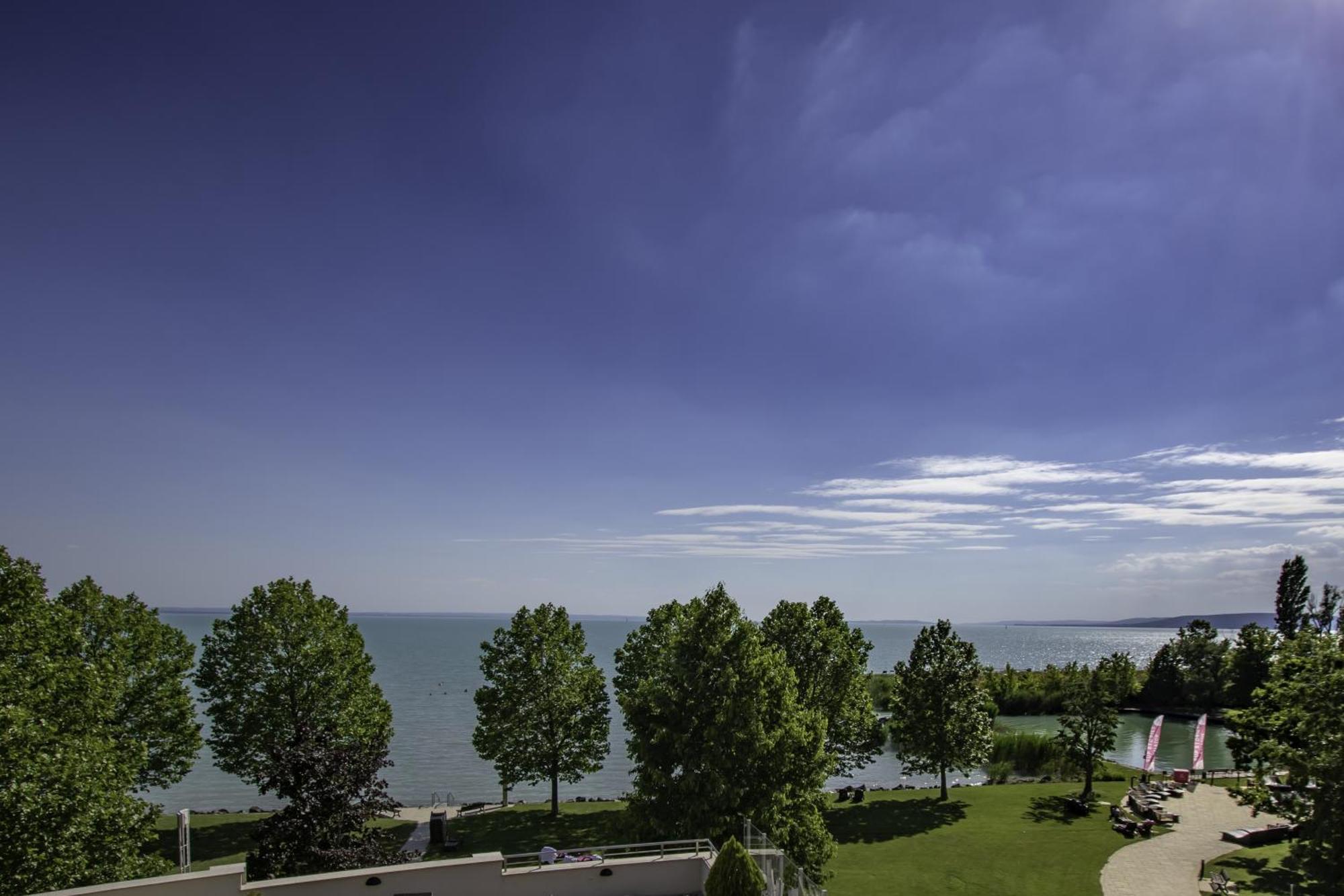 Kenese Bay Garden Resort & Conference Balatonkenese Exterior foto